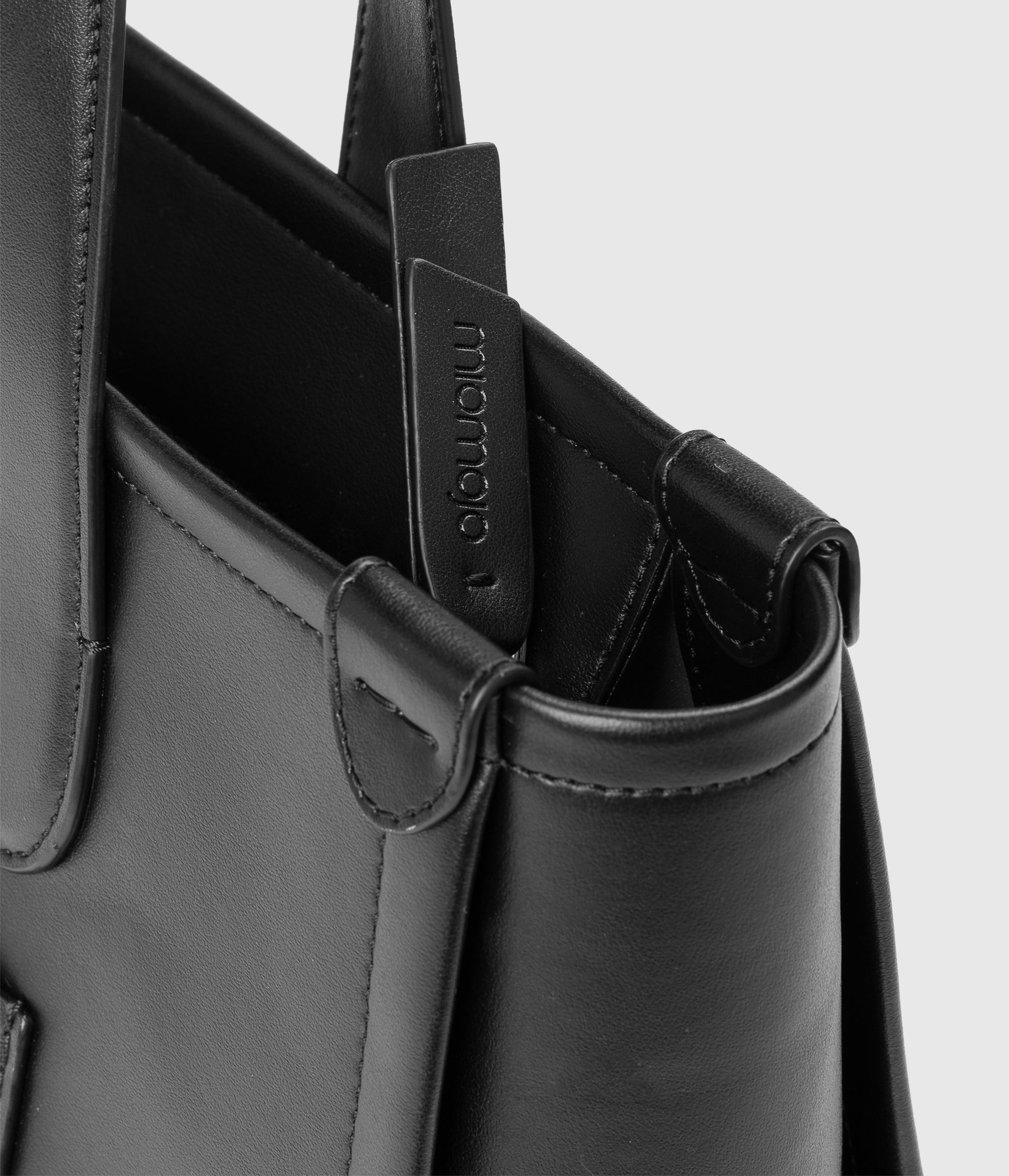 Alima Tote L - Black (Apple-based)