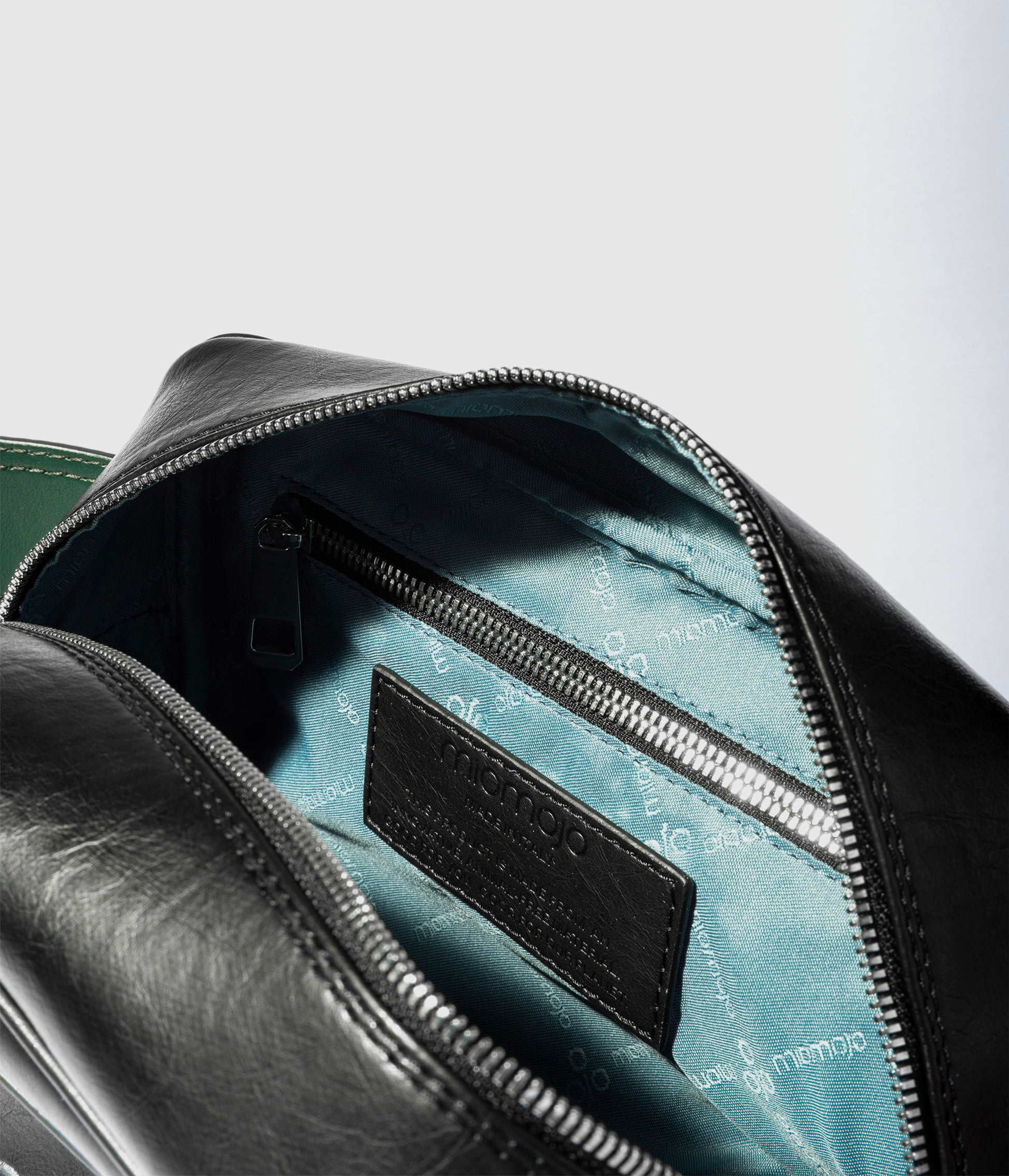 Orfeo Washbag - Black (Olive-based)